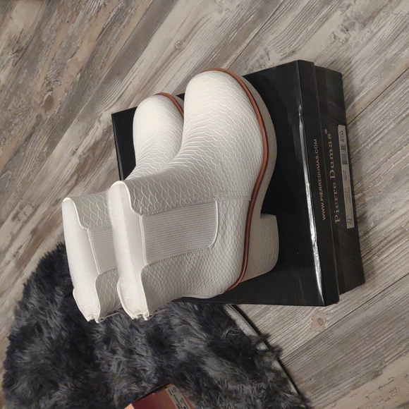 New Pierre Dumas Size 8 1/2, White Boots - Picture 5 of 9
